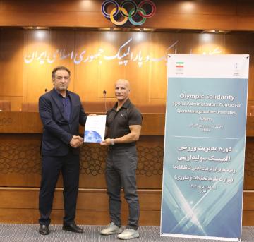 حضور دكتر على اشرف خزايى مدير تربيت بدنى دانشگاه رازى و دبير منطقه پنج ورزش دانشگاه‌ها در دوره مديريت ورزشى 
